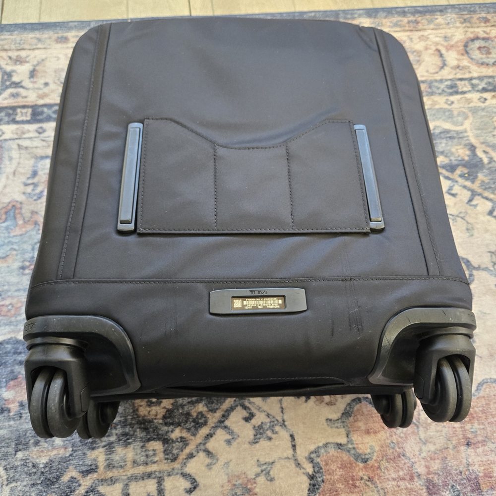Tumi Sleek Black Laptop Bag - Picture 5 of 11